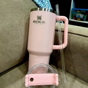 Stanley 40oz Travel Quencher- USED (SANITIZED AND READY TO GO)